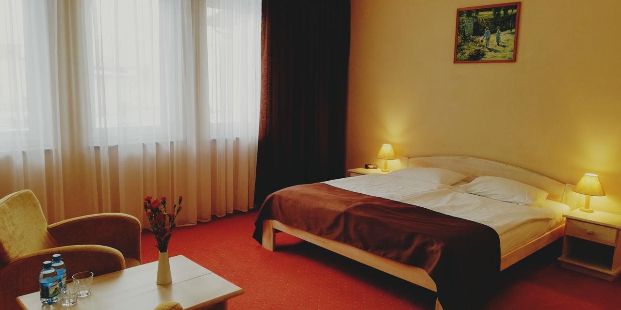 Hotel Metro Klodzko Exterior photo